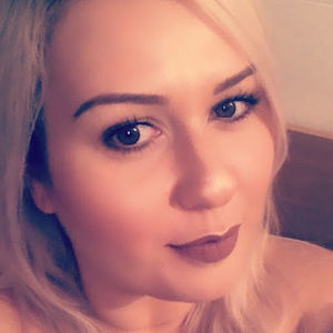 Meet your Posher, Azra